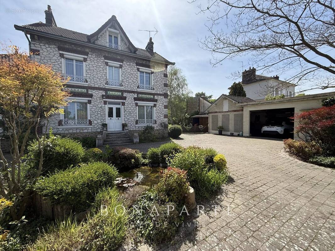Maison à BONNIERES-SUR-SEINE