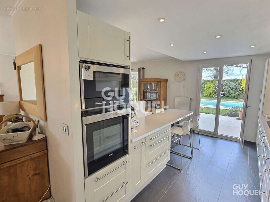 Maison familiale 5 pièces avec piscine à Saint Bonnet de Mure - 479 000 - photo 8
