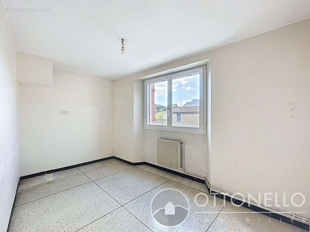 Maison à ROQUEBRUNE-SUR-ARGENS