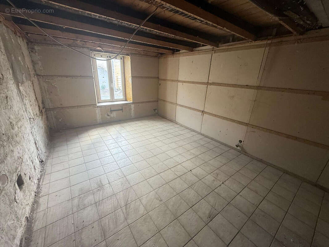 Maison à DOMJULIEN