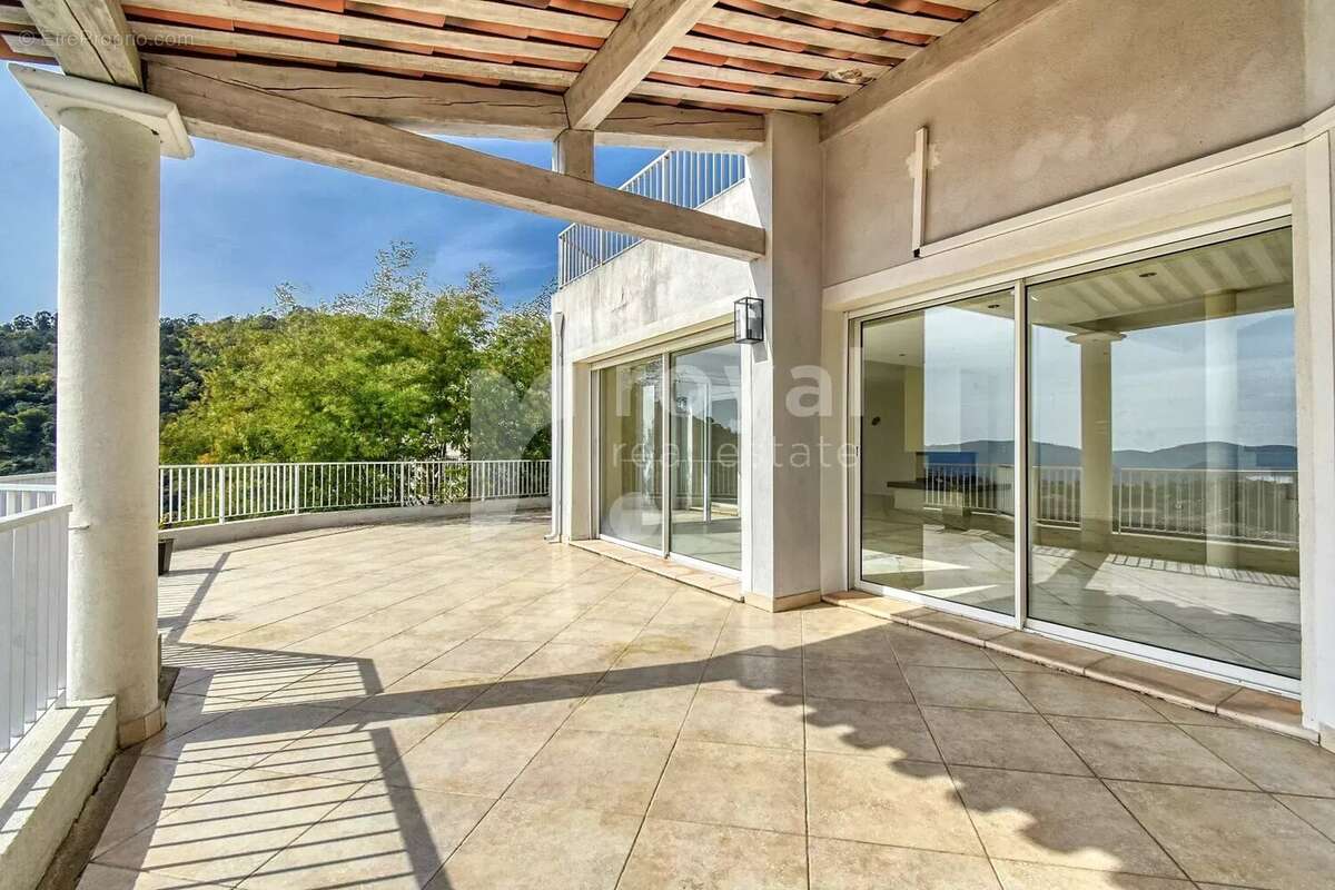 Maison à MANDELIEU-LA-NAPOULE