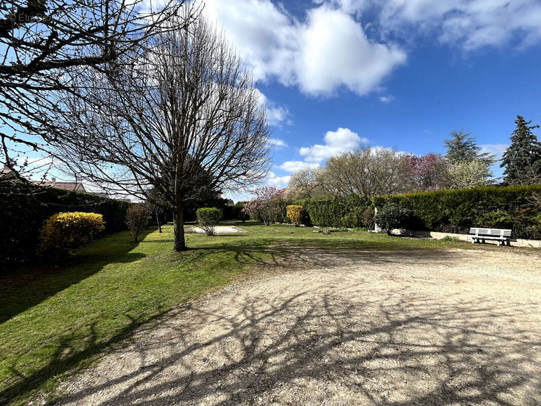 Terrain à NEUILLY-LES-DIJON