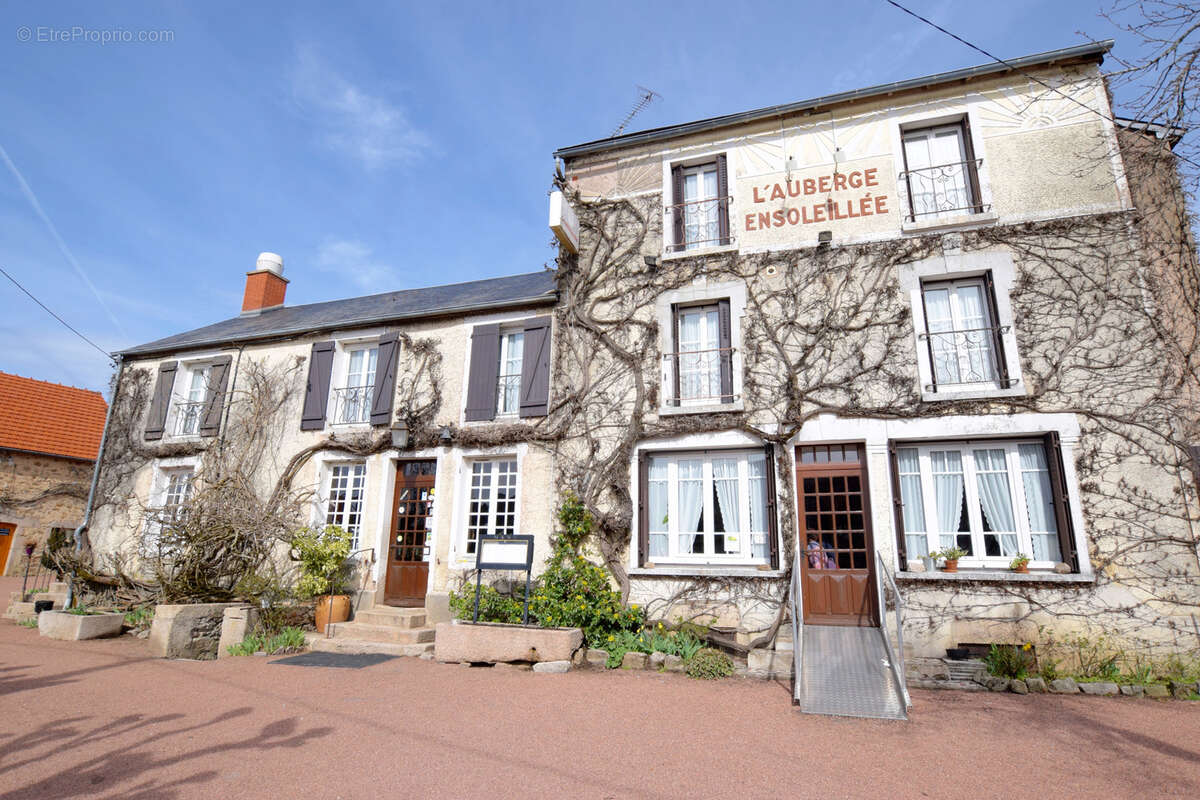 Commerce à DUN-LES-PLACES