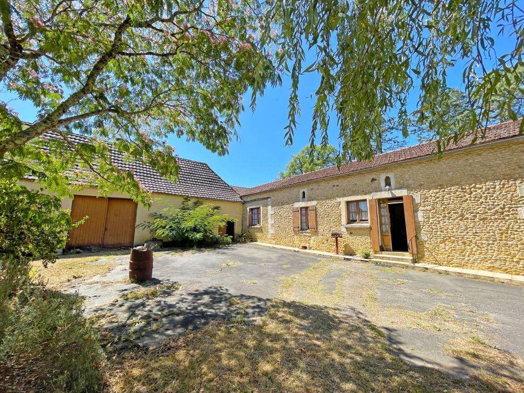 Maison et nombreuses dépendances - photo 2