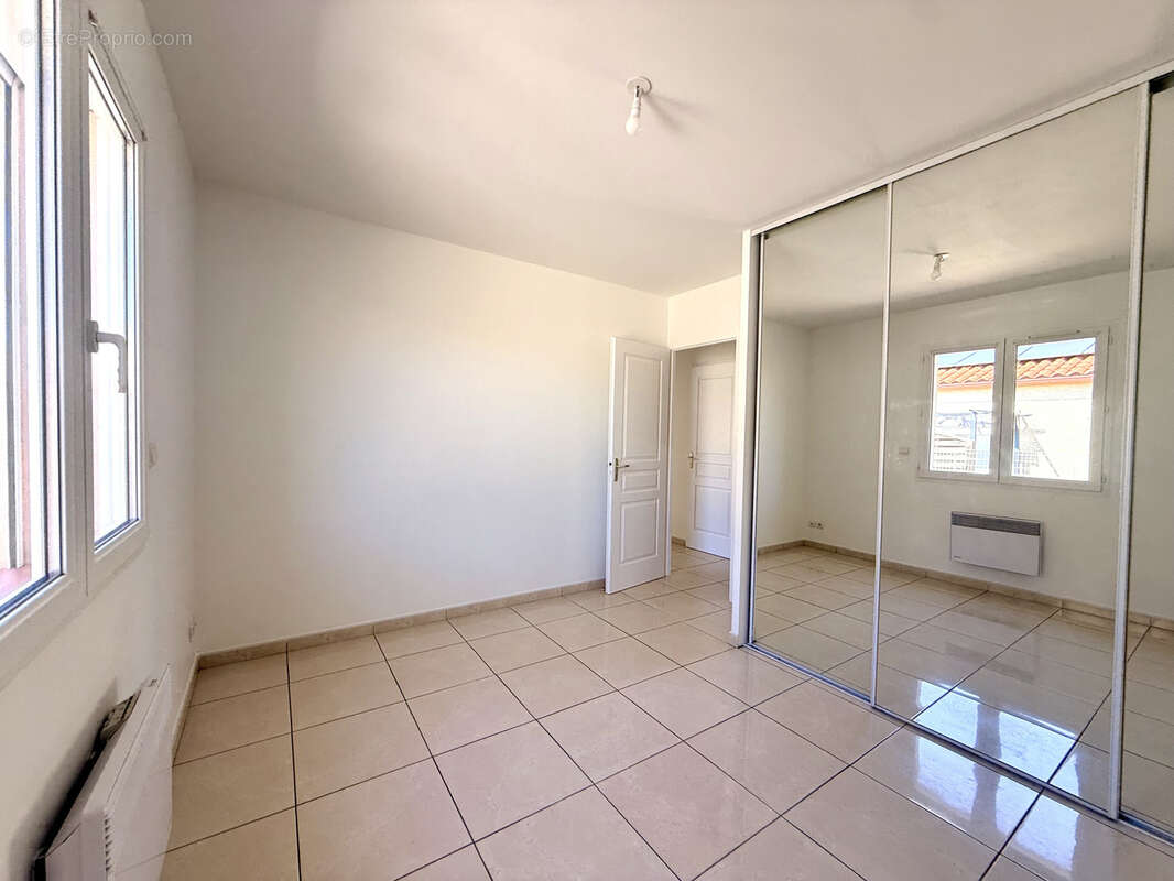 Vente villa plain pied 3 faces de type  et garage, 66300 Trouillas. - photo 7