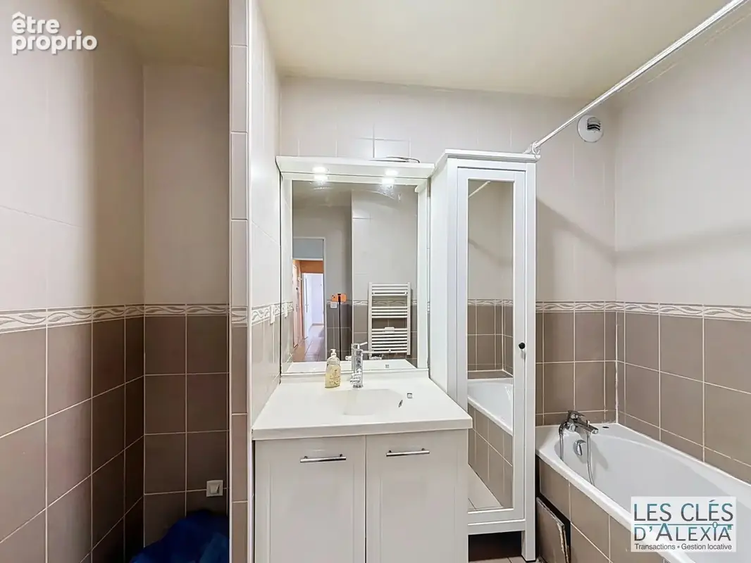 VAULX-EN-VELIN – T4 de 89,33 m² avec terrasse, jardin privatif et garage double en sus - photo 15