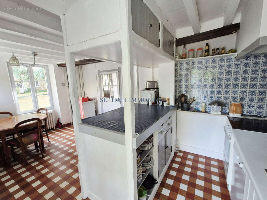 Maison ancienne ancienne avec dépendances. 360 m2 habitables sur 5 790 m2 de terrain. - photo 9