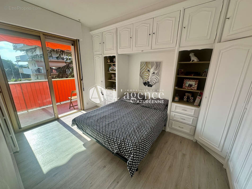 Appartement à SAINT-LAURENT-DU-VAR