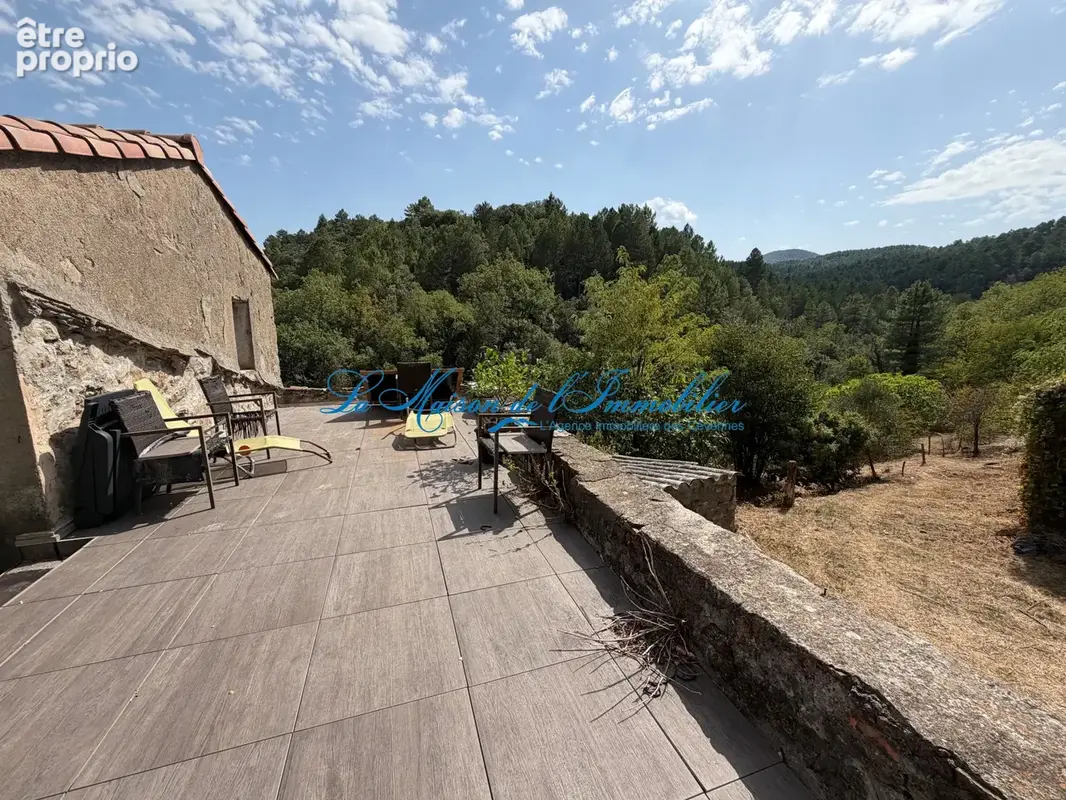 En fond d'impasse, avec vue sur les Cévennes mas en pierres de 350 m2 de surface, 10 pièces et dépendances sur - photo 2