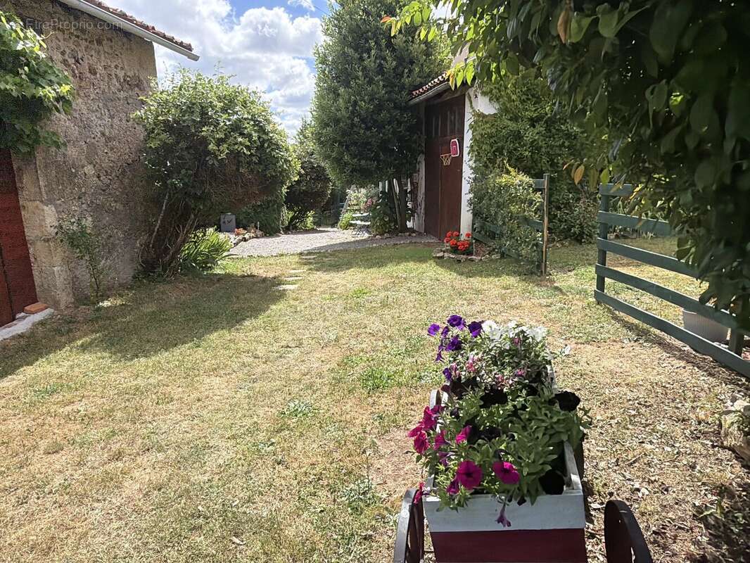 Une charmante maison individuelle offrant une vue magnifique - photo 18