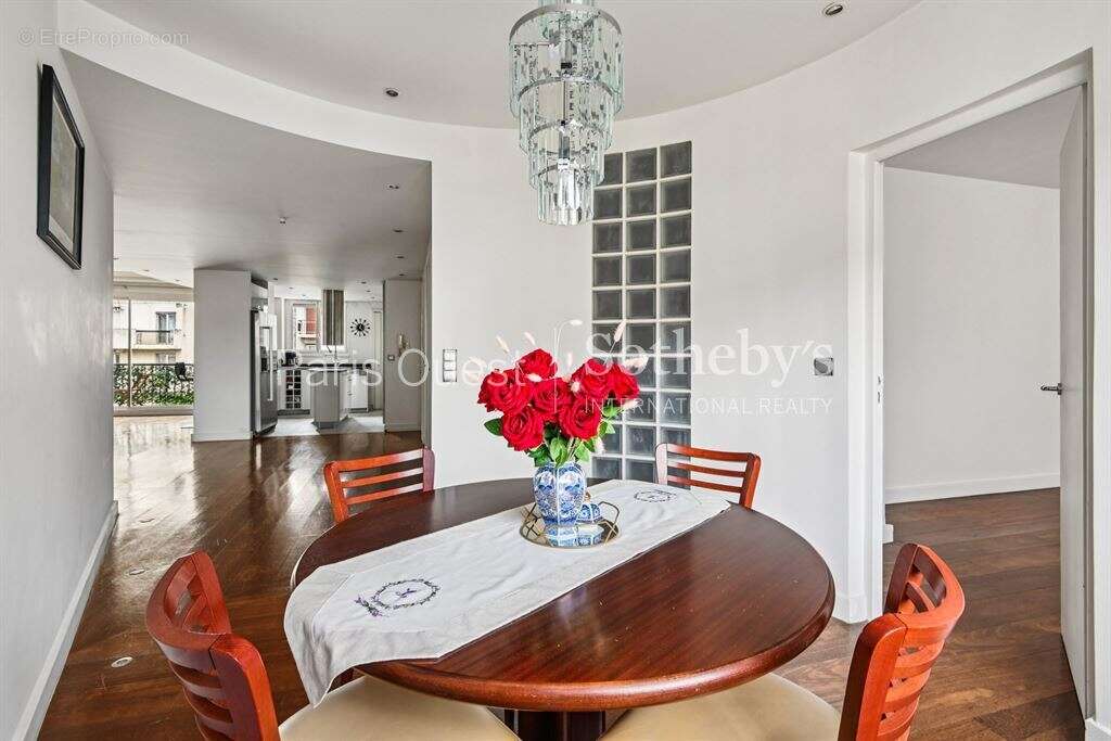 Appartement à NEUILLY-SUR-SEINE