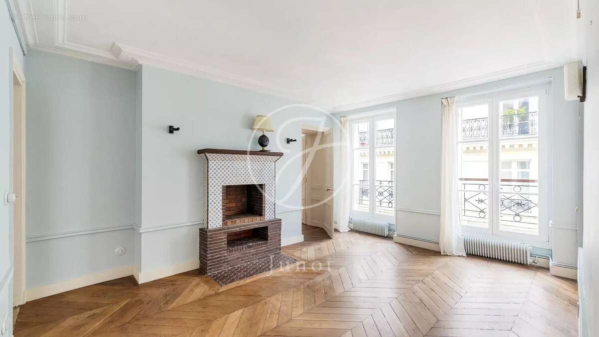 Appartement à PARIS-10E