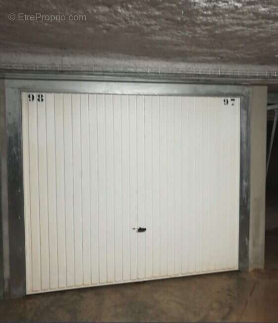 Parking à SAINT-RAPHAEL