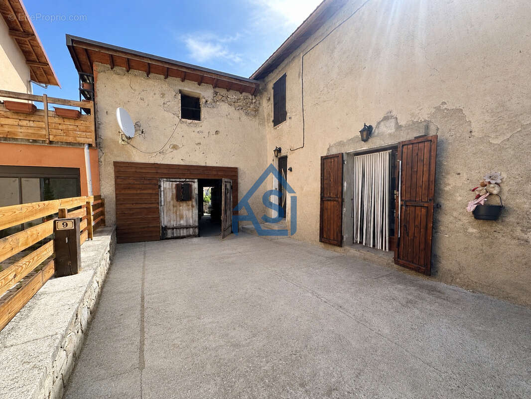 Maison à LA BATIE-NEUVE