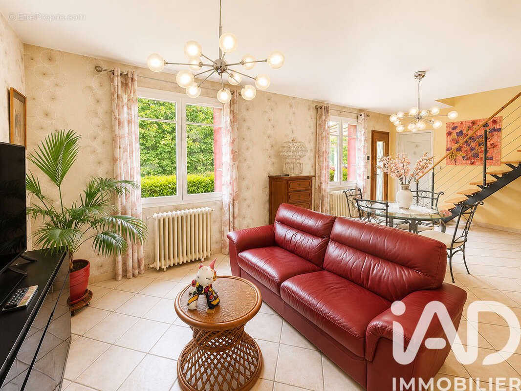 Maison 120 m² à Sainte-Genevieve-Des-Bois  - photo 3