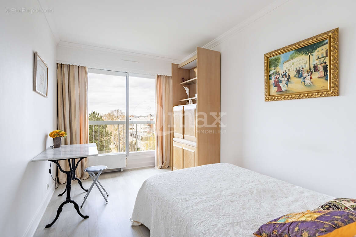 Appartement à COURBEVOIE