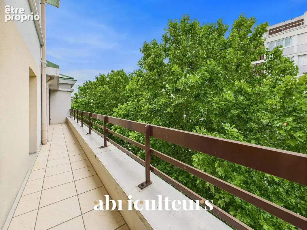 Vaste appartement de 128 m² en résidence récente et sécurisée  à Villeneuve-la-Garenne  (92390) - photo 3