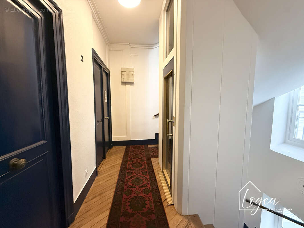 Appartement à PARIS-8E