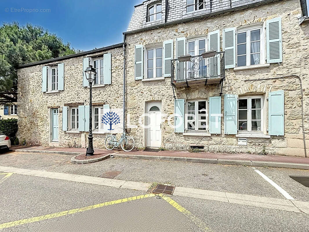 Maison à SAINT-NOM-LA-BRETECHE