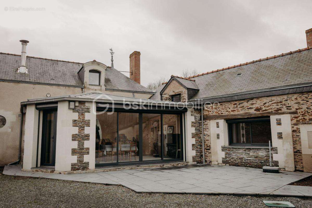 Maison à SAINT-JEAN-DE-LINIERES