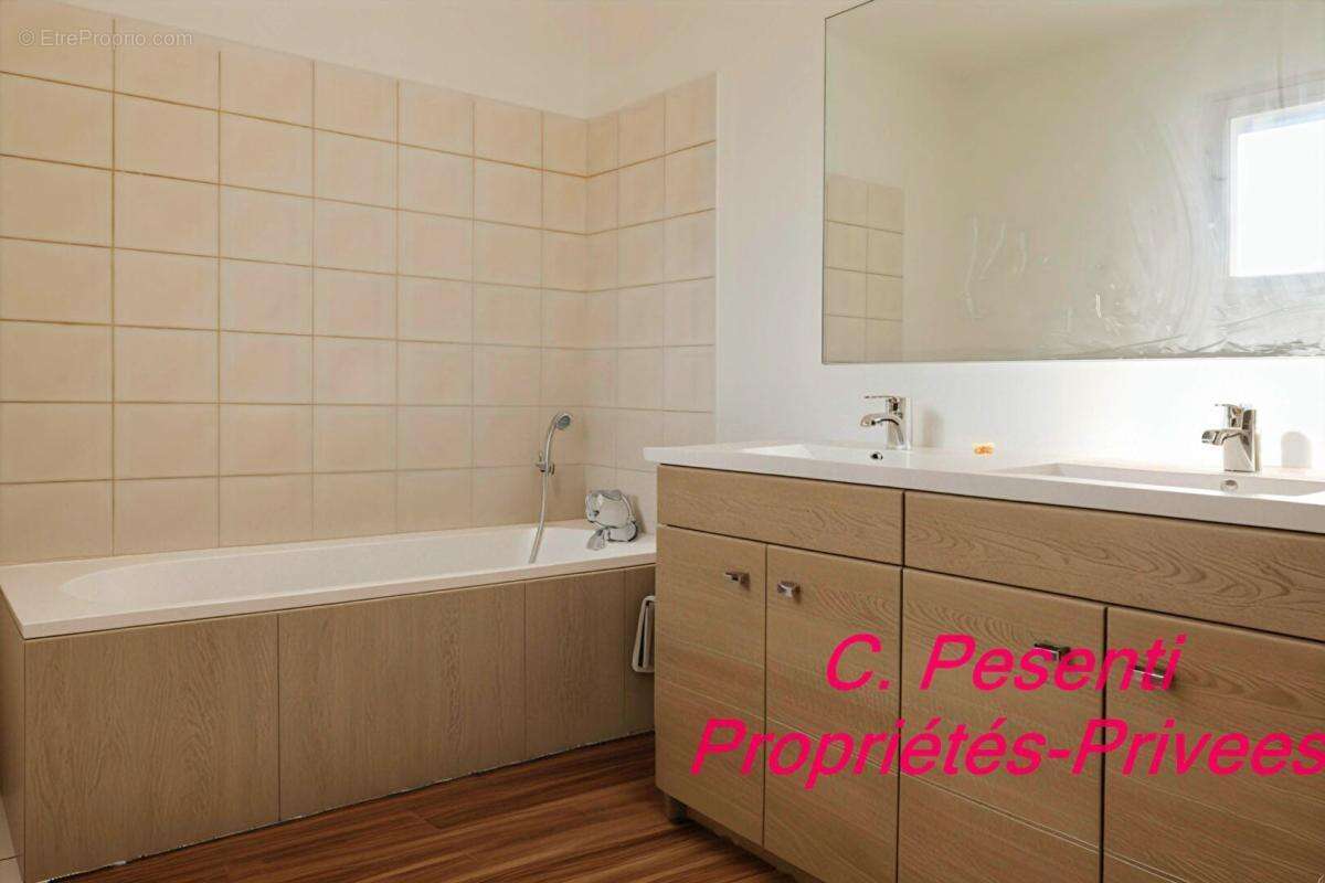 Maison à SAINT-THIBAULT-DES-VIGNES