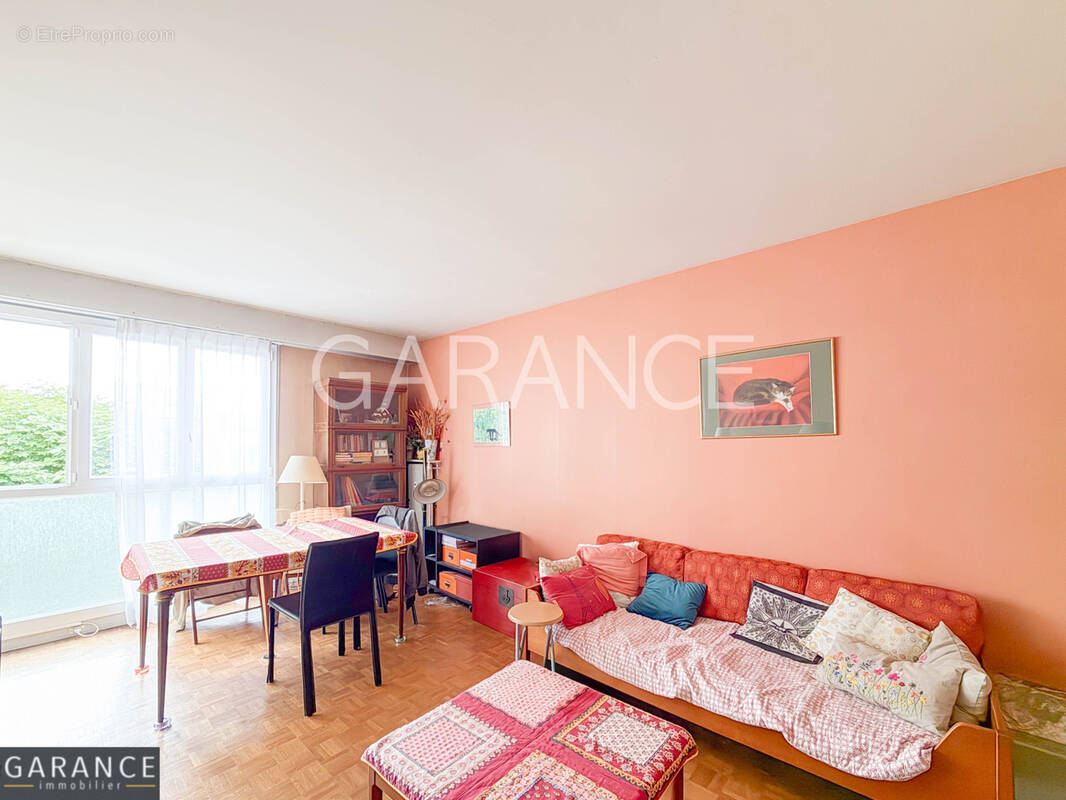 Appartement à PARIS-14E