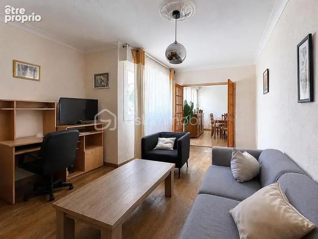 Appartement T5 - 104m² avec balcon, parking et cave - photo 2