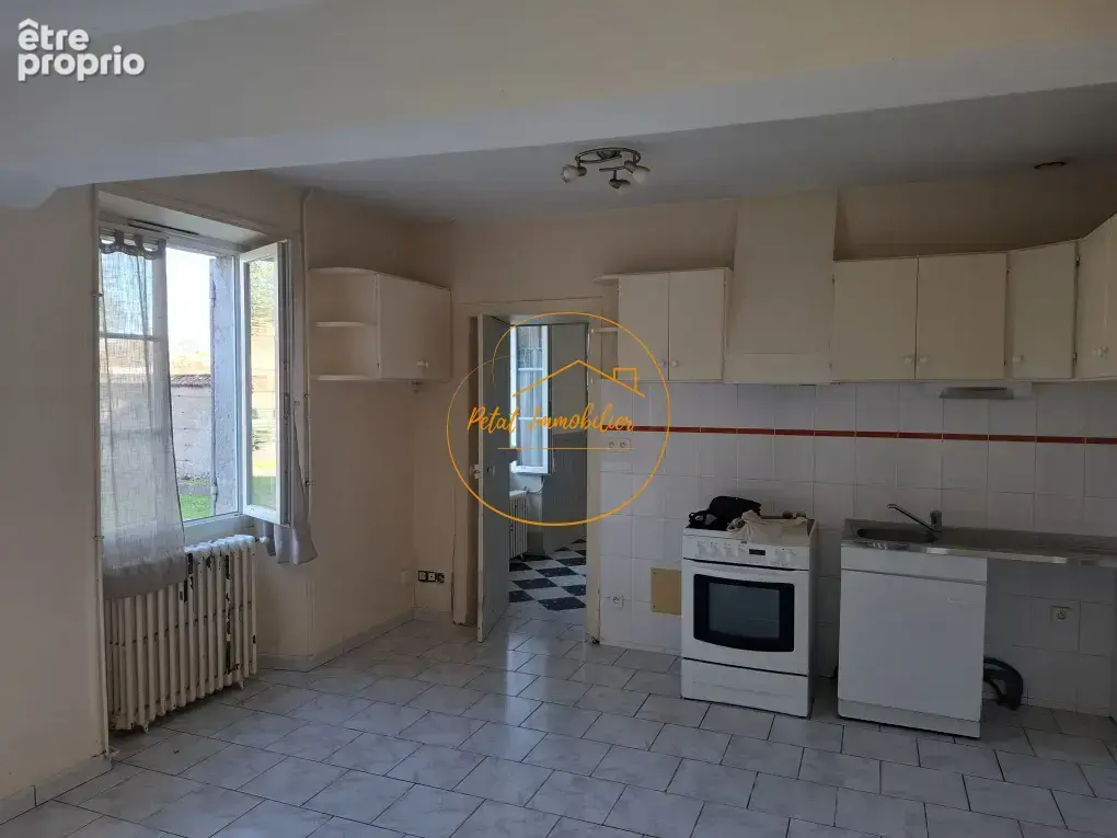 Maison de village avec dépendances et beau potentiel d’aménagement - photo 2