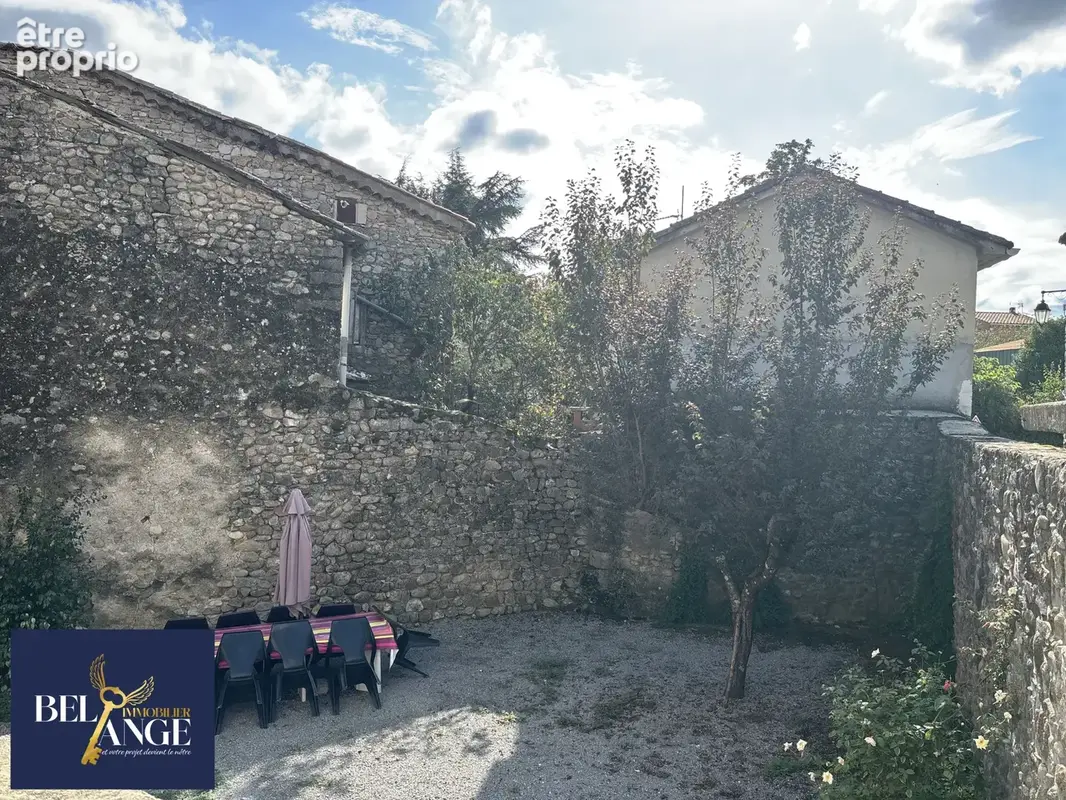 Maison en pierre pleine de charme avec cour intérieure et terrain - photo 4