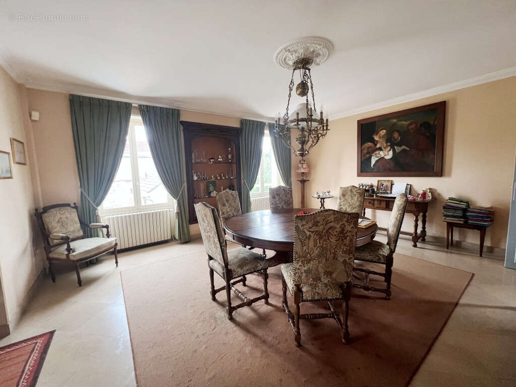 Maison à VILLENEUVE-SUR-YONNE