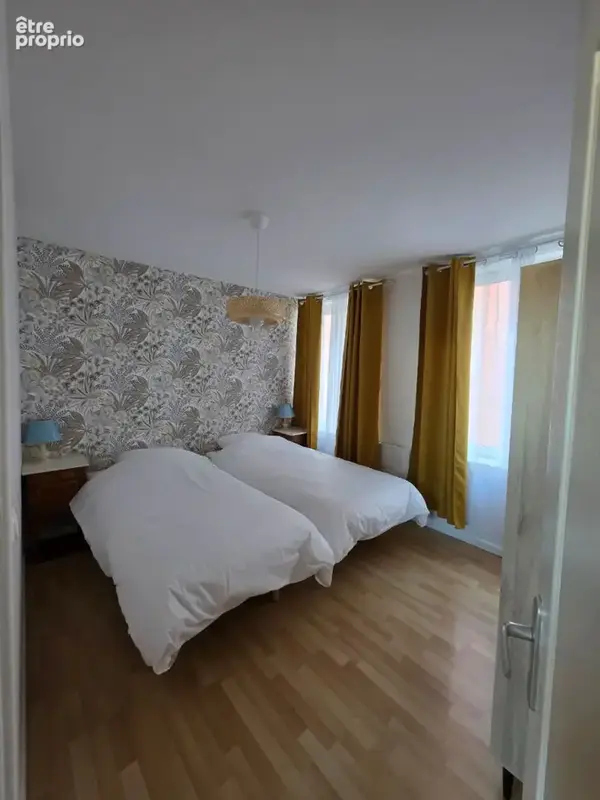 Immeuble  de rapport - 3 appartements dont 1 avec cour - En bon état général. - photo 10