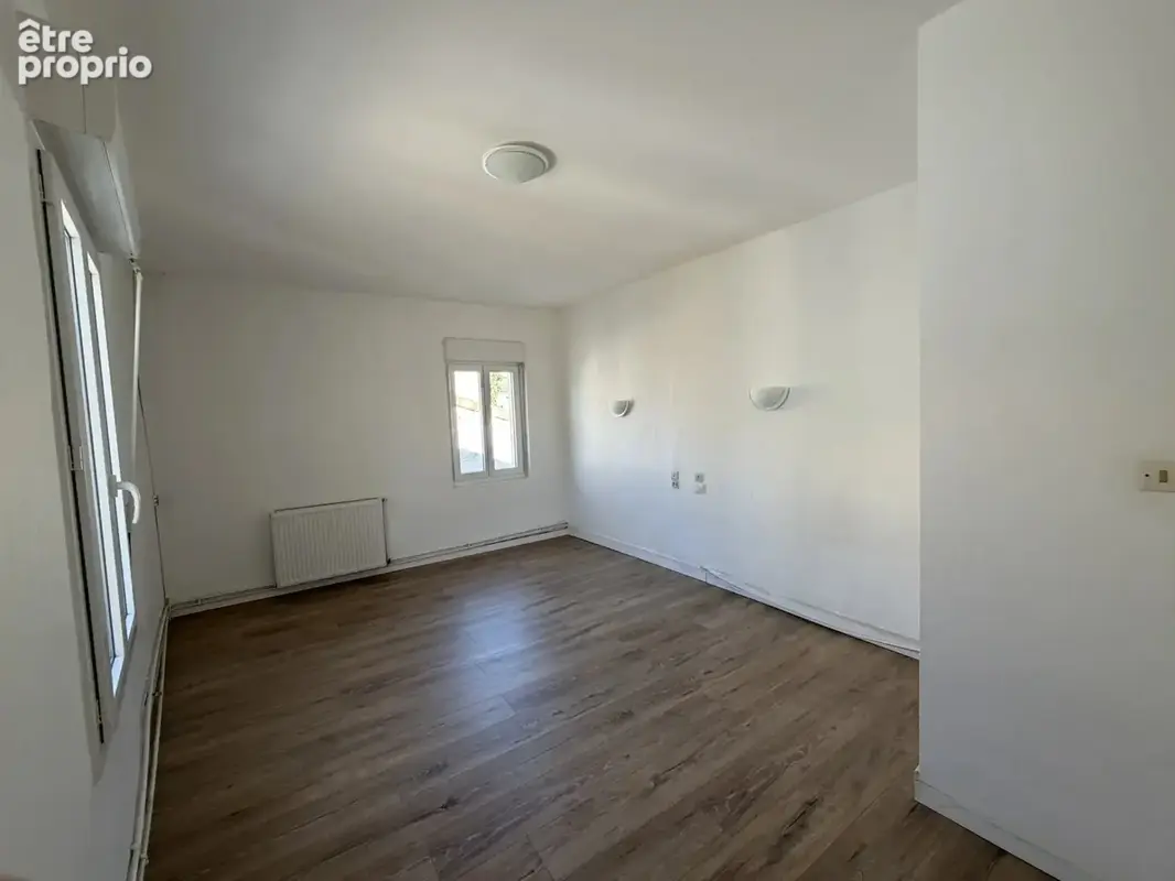 MAISON DE VILLE avec 2 garages. - photo 8
