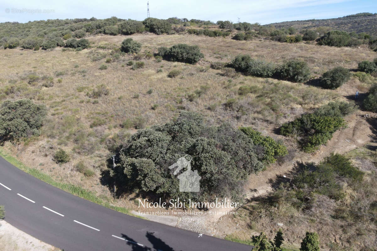 Terrain à MILLAS