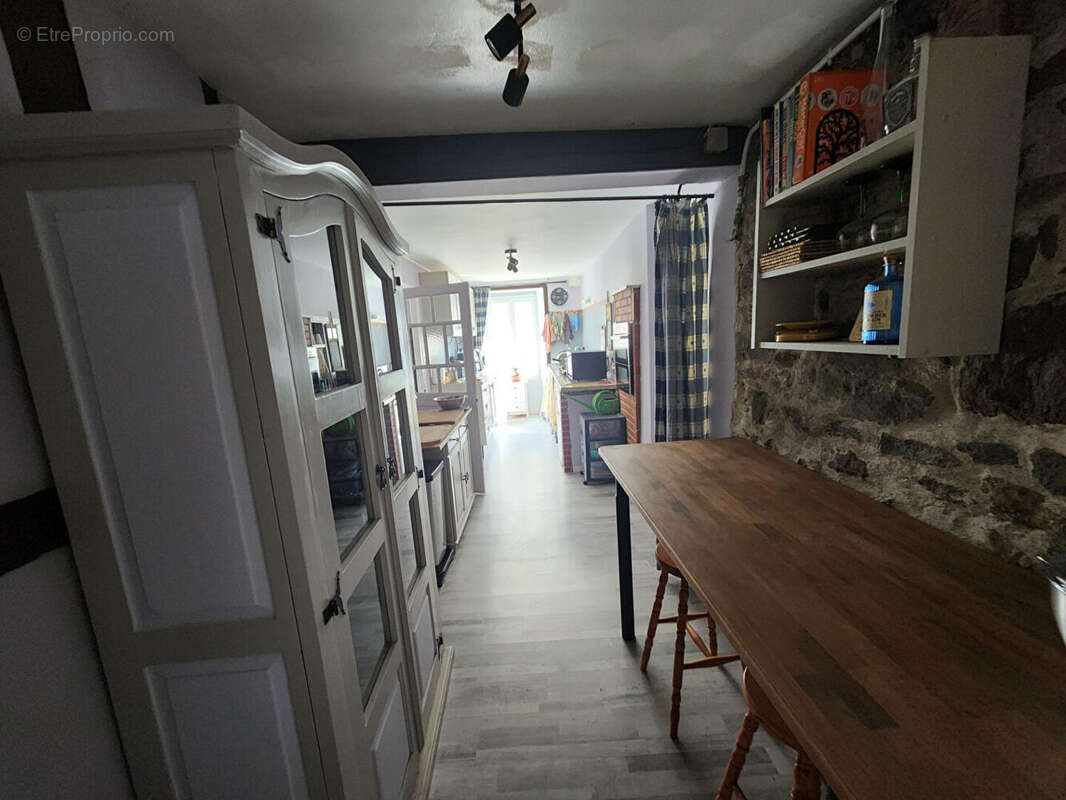 Maison Saint Martial Sur Isop 5 pièce(s) -quatre chambres avec grange, garage/dépendances et jardin - photo 3