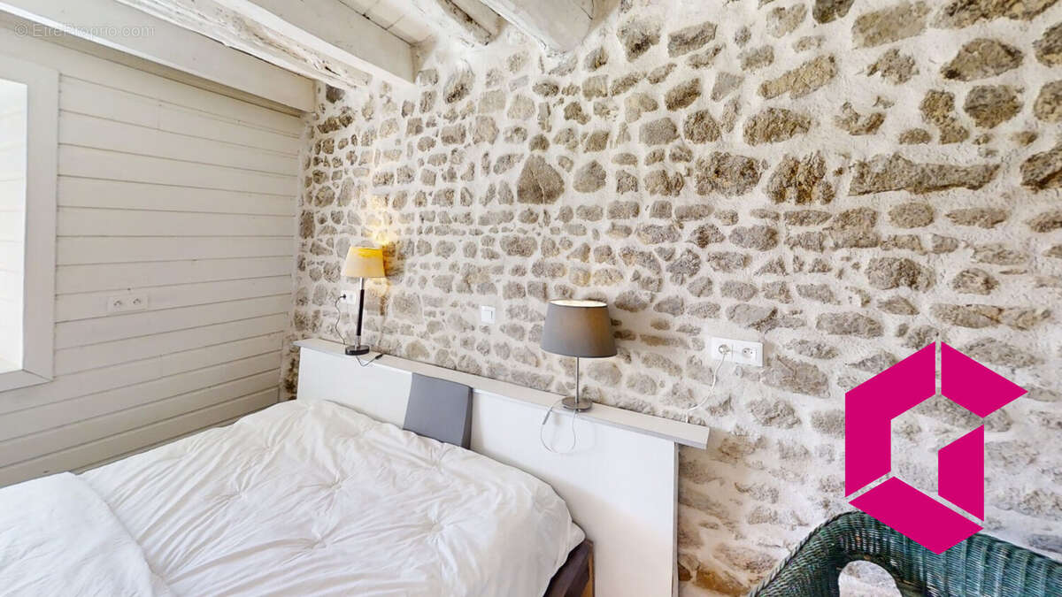 Maison à TOURS-SUR-MEYMONT