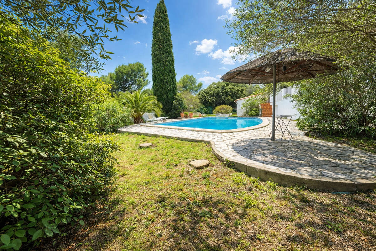 Maison de 183m² sur un terrain de 1611m² , piscine - photo 3