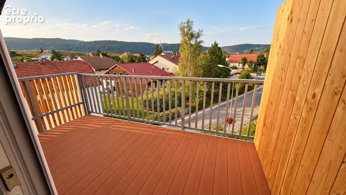 Surface brute 63 m2 au sol (45 m2 Loi Carrez) avec terrasse - Mouthe (25240) - photo 3