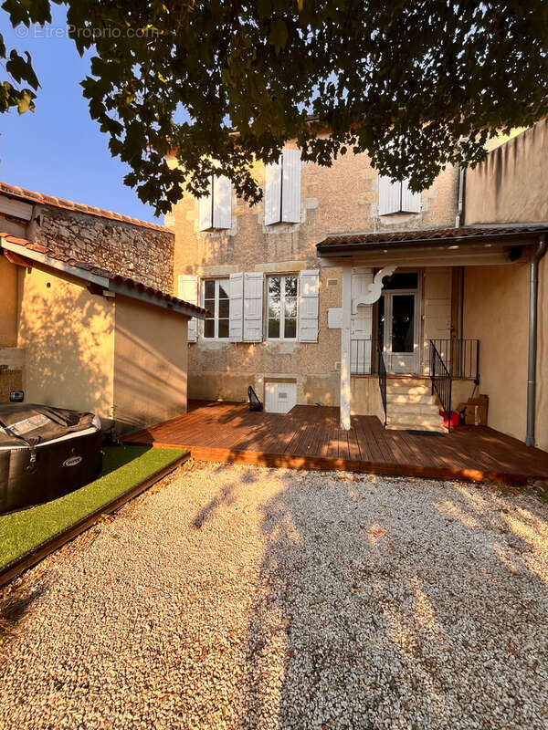 Jolie maison en plein centre de FLEURANCE (32), 165 m2, 5 pièces, 3 chambres, cave, jardin clos et puits - photo 20