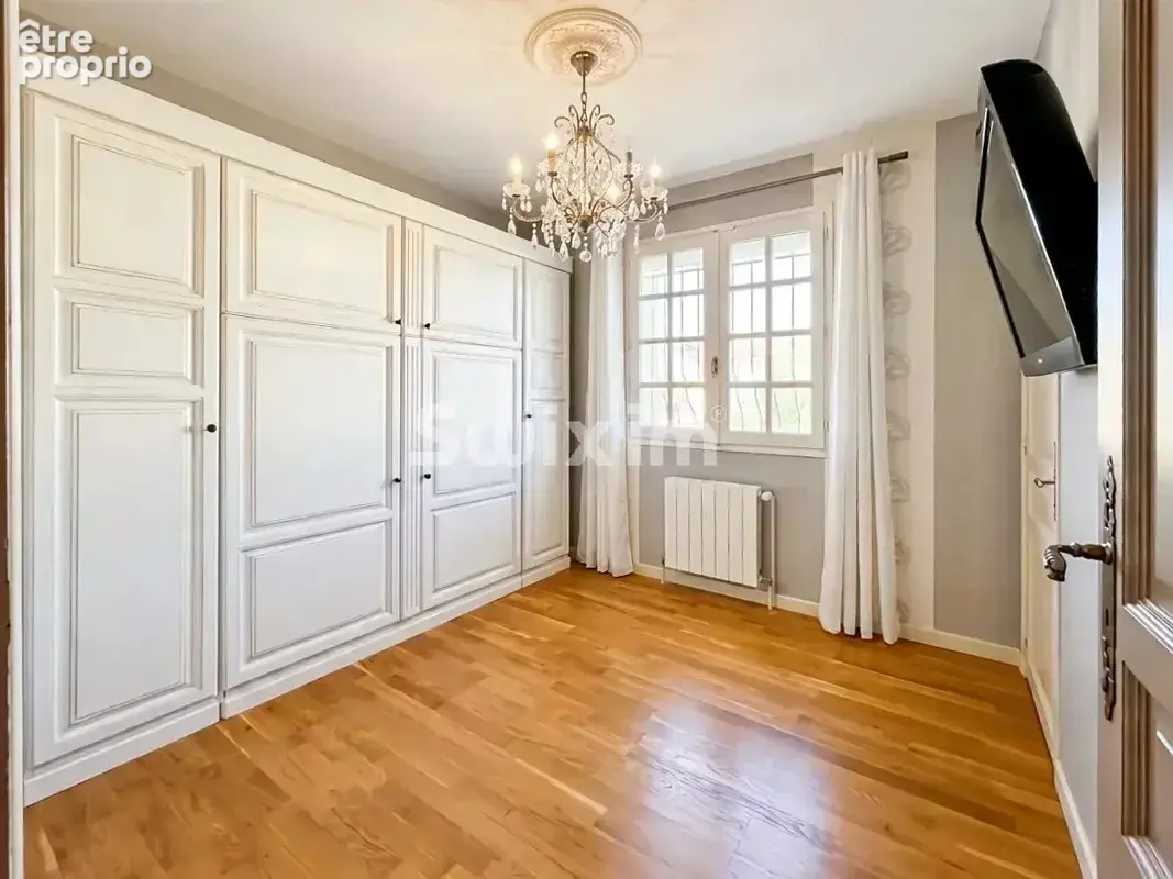 Maison familiale de 157m2 avec piscine et garage double - photo 9