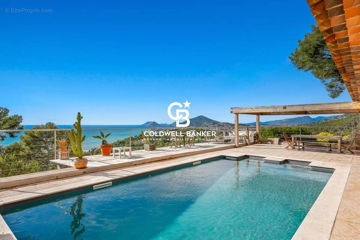 Maison à CARQUEIRANNE