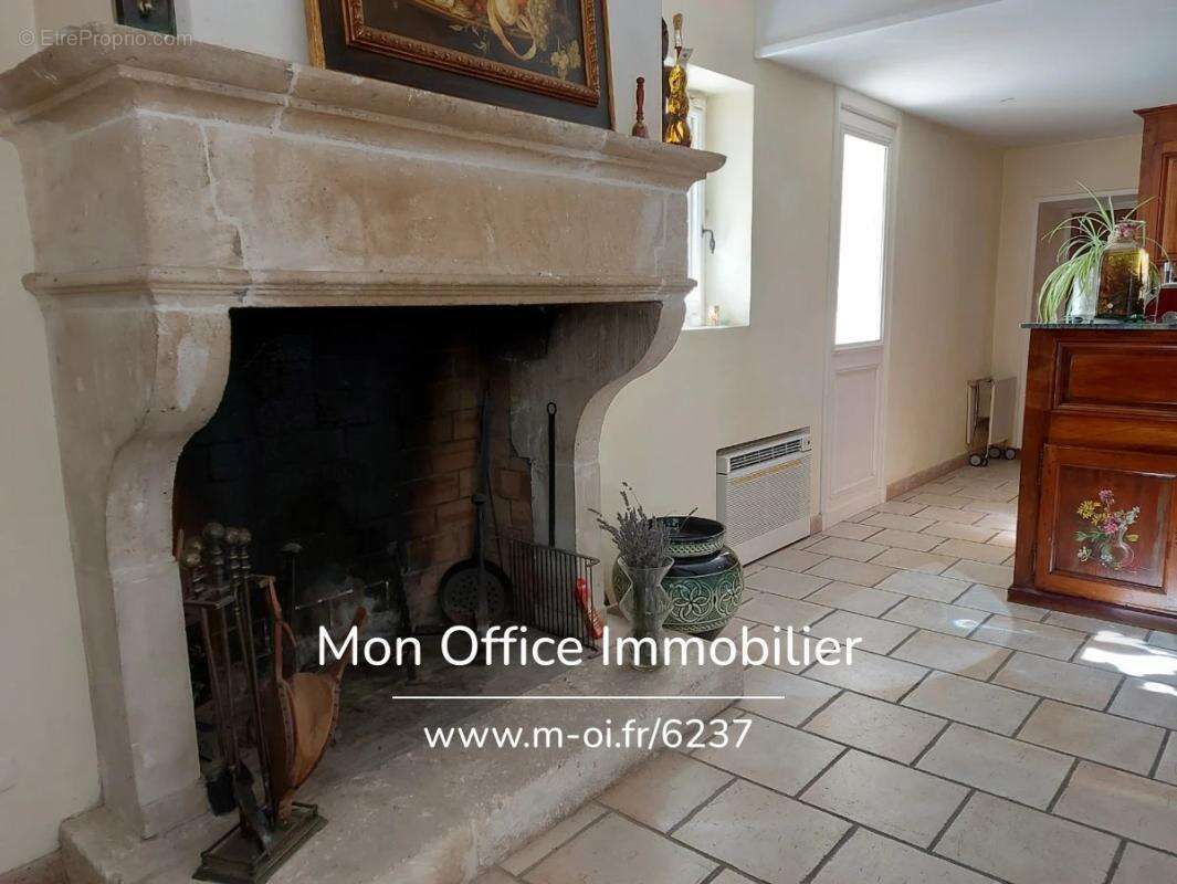 Maison à SENAS