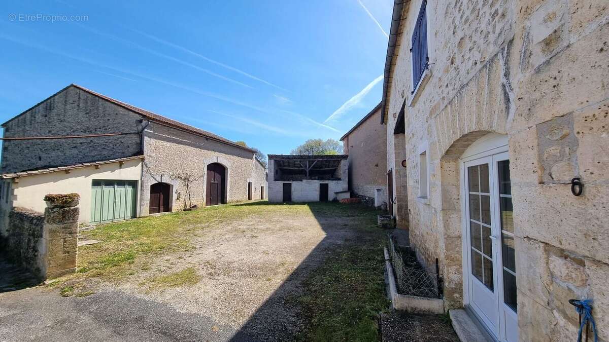 image 8 - Maison à CHAZELLES