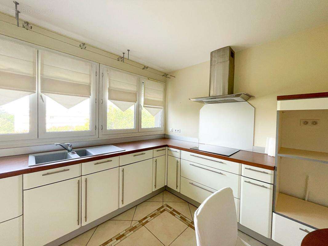 Appartement à BEAUZELLE