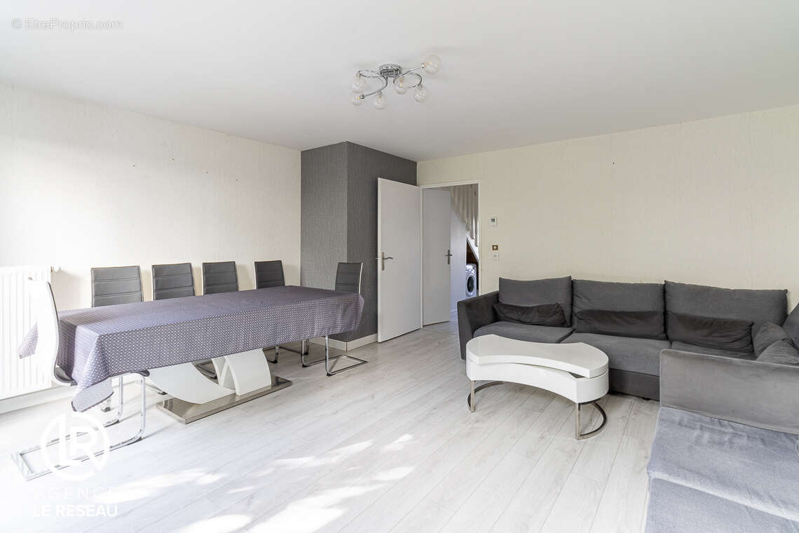 Maison à VERT-SAINT-DENIS