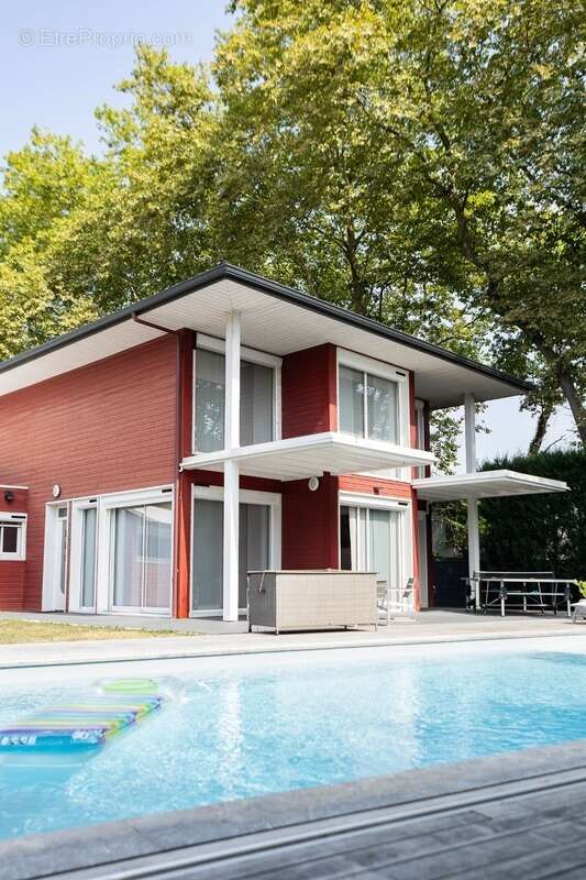 Maison d'exception, 220m², piscine, Pool house, 4 chambres, Triple Garage 90m², Terrain 1560m² sans vis-à-vis à Pau (64) - photo 3