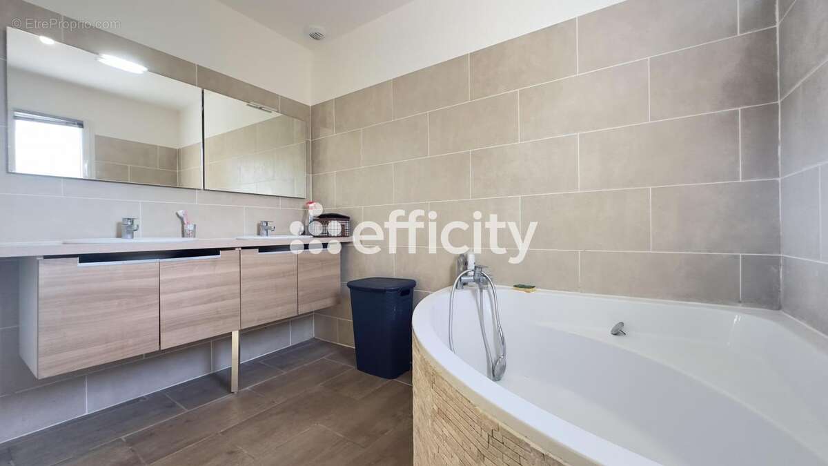 Maison à COLLORGUES