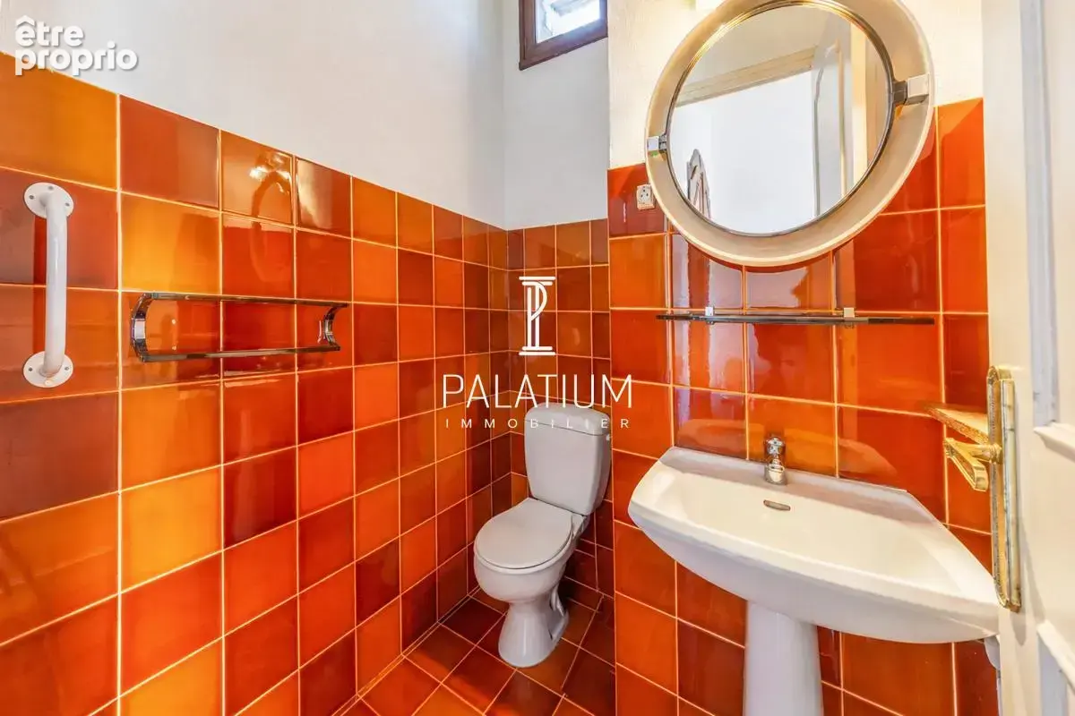 Maison de plain-pied avec jardin arboré et 3 appartements - photo 15