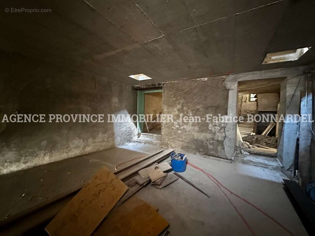 Maison 170 m² à Rousset-Les-Vignes  - photo 18