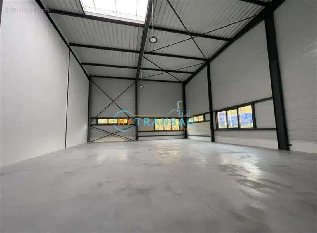 Commerce 704 m² à Montgeron  - photo 4