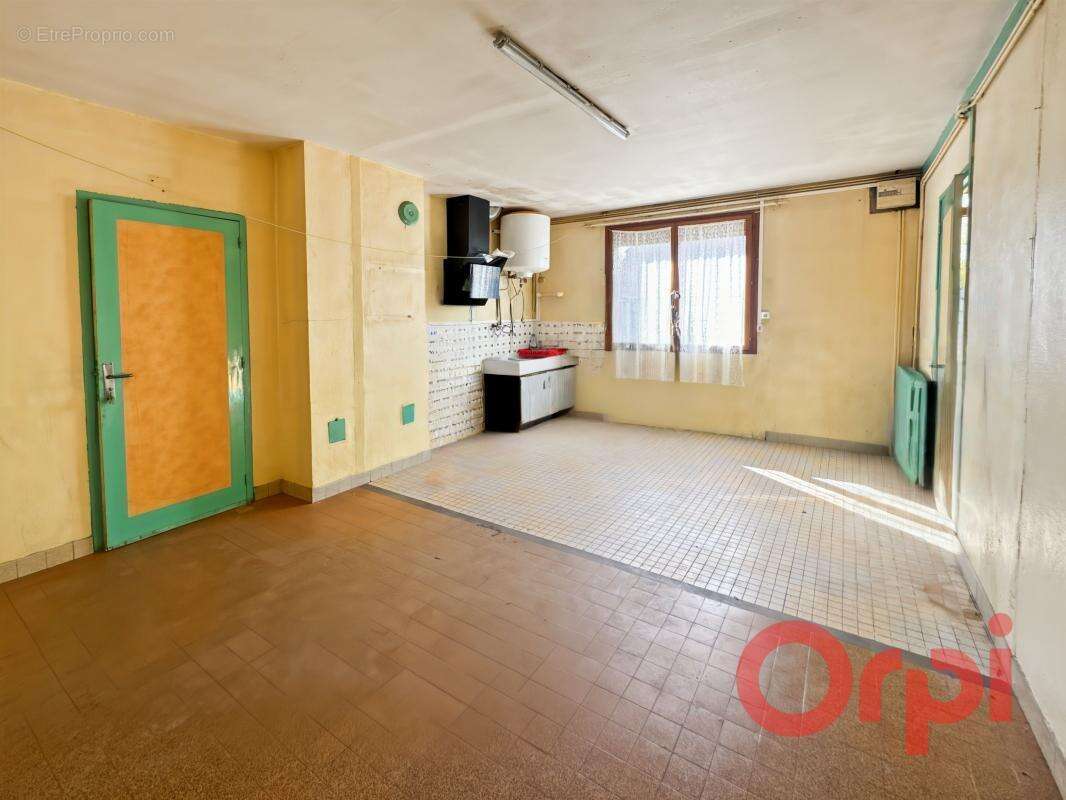 Maison à AINAY-LE-CHATEAU